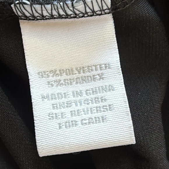 Linda Matthews red and black bat wing blouse. Size Large. - Picture 4 of 9